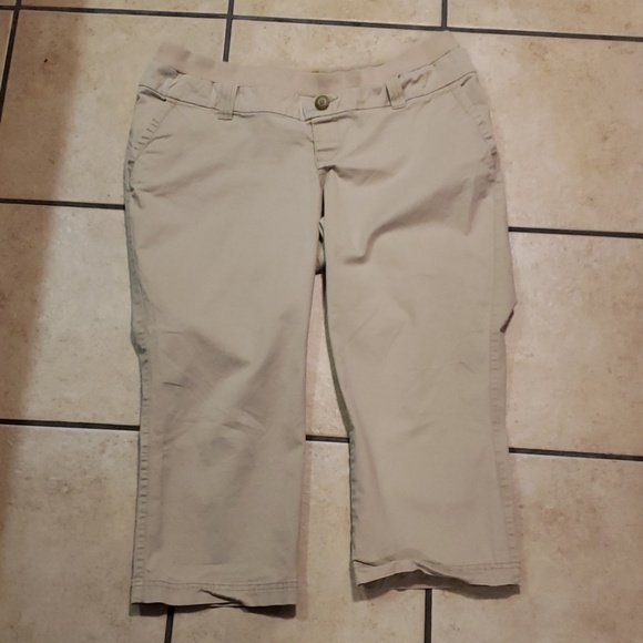 Old Navy Pants - Maternity capris Old Navy Pants - Maternity capris